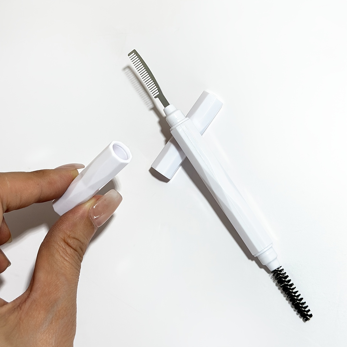 หวีสองหัวสำหรับคิ้วและขนตา หวี - Comb Fine Tooth บทวิจารณ์และราคา